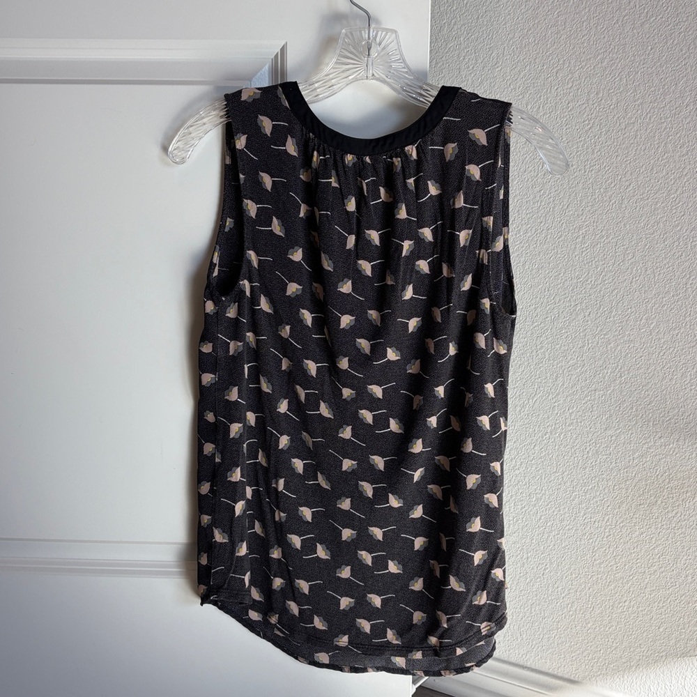 Ann Taylor Loft sleeveless top - Picture 3 of 4